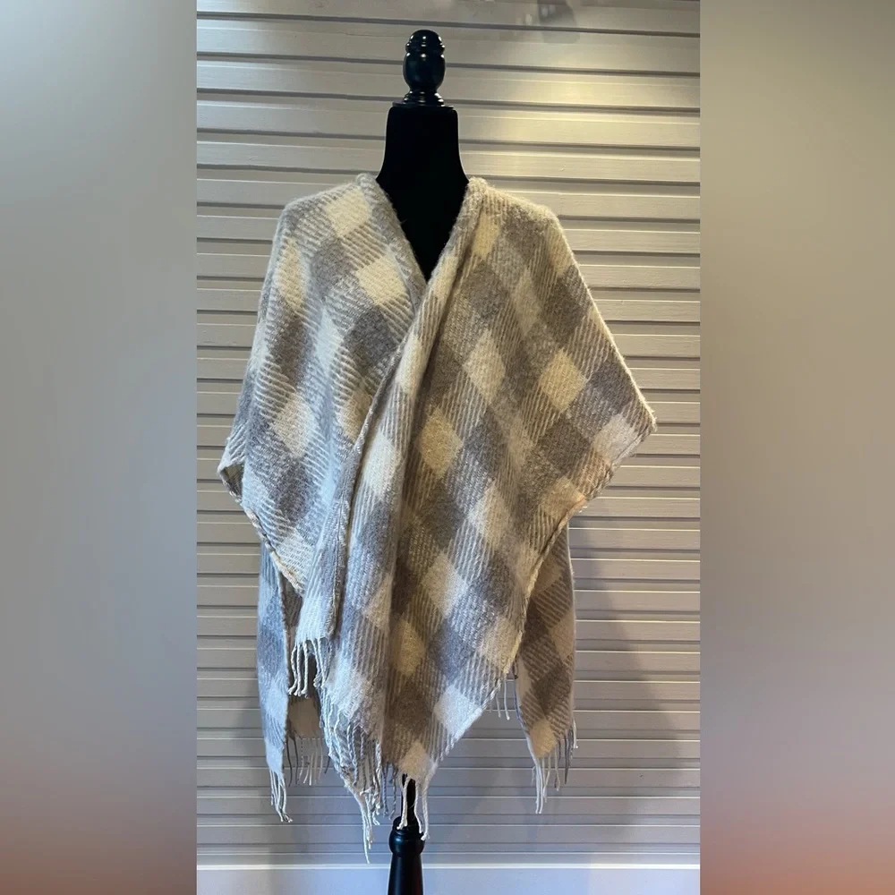 NWT Tan and Gray Lauren Conrad Fringe Knit Cape Poncho One Size - Picture 1 of 12